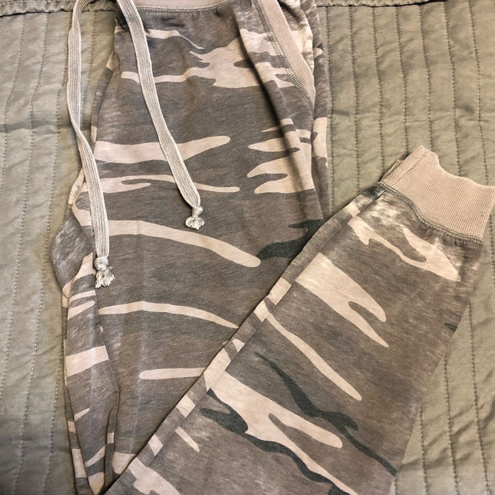 Z- Supply Joggers Camo